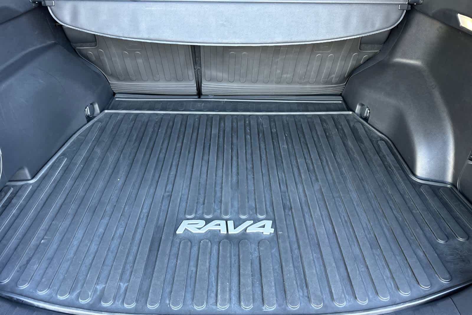 Thumbnail: 2022 Toyota RAV4 - 16