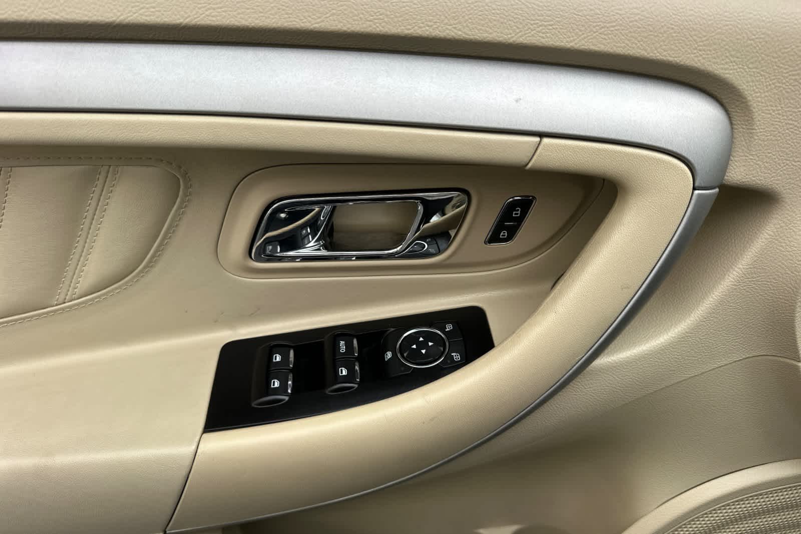 Thumbnail: 2018 Ford Taurus - 12