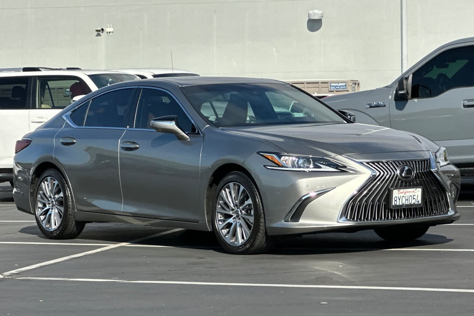 Thumbnail: 2021 Lexus ES - 5