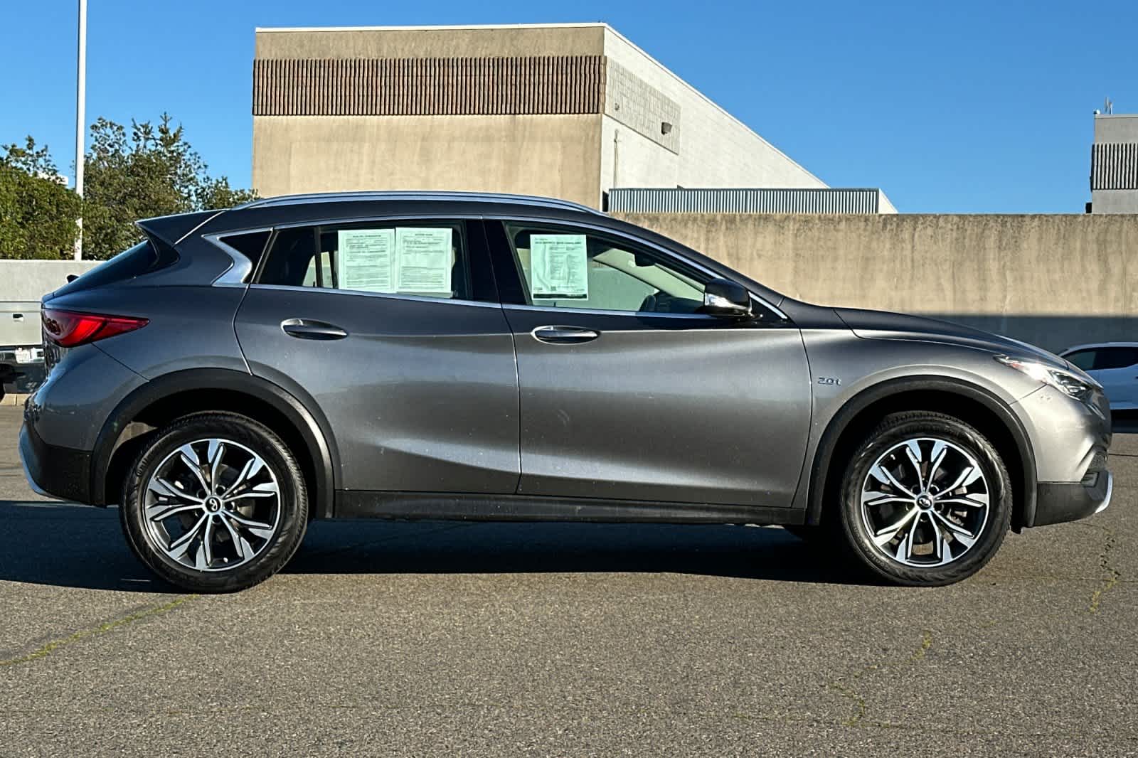 Thumbnail: 2018 INFINITI QX30 - 6
