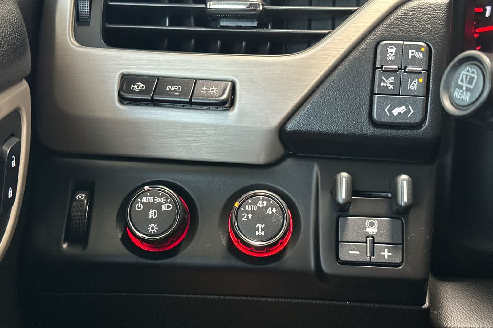 Thumbnail: 2015 GMC Yukon - 33