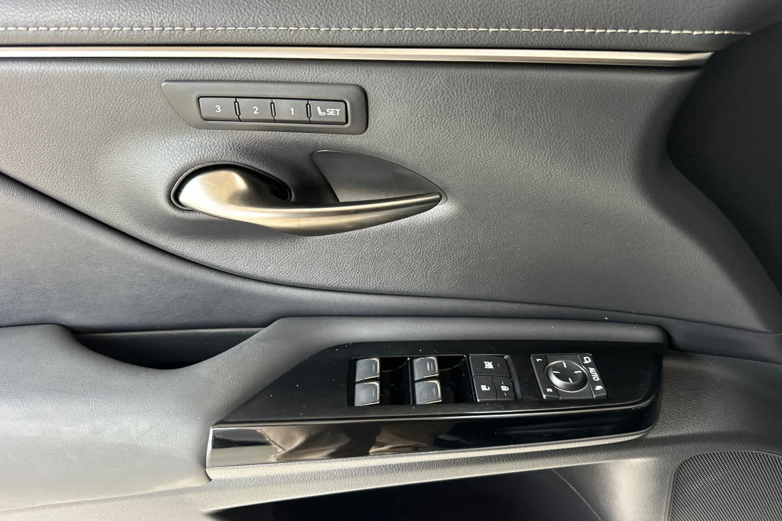 Thumbnail: 2023 Lexus ES - 12