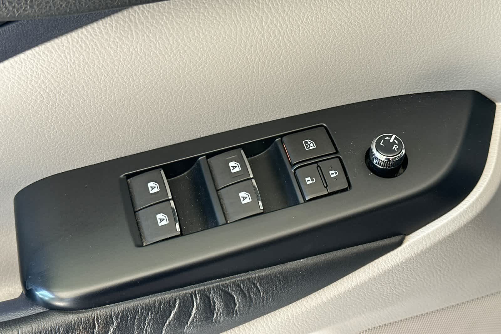 Thumbnail: 2014 Toyota Highlander - 13