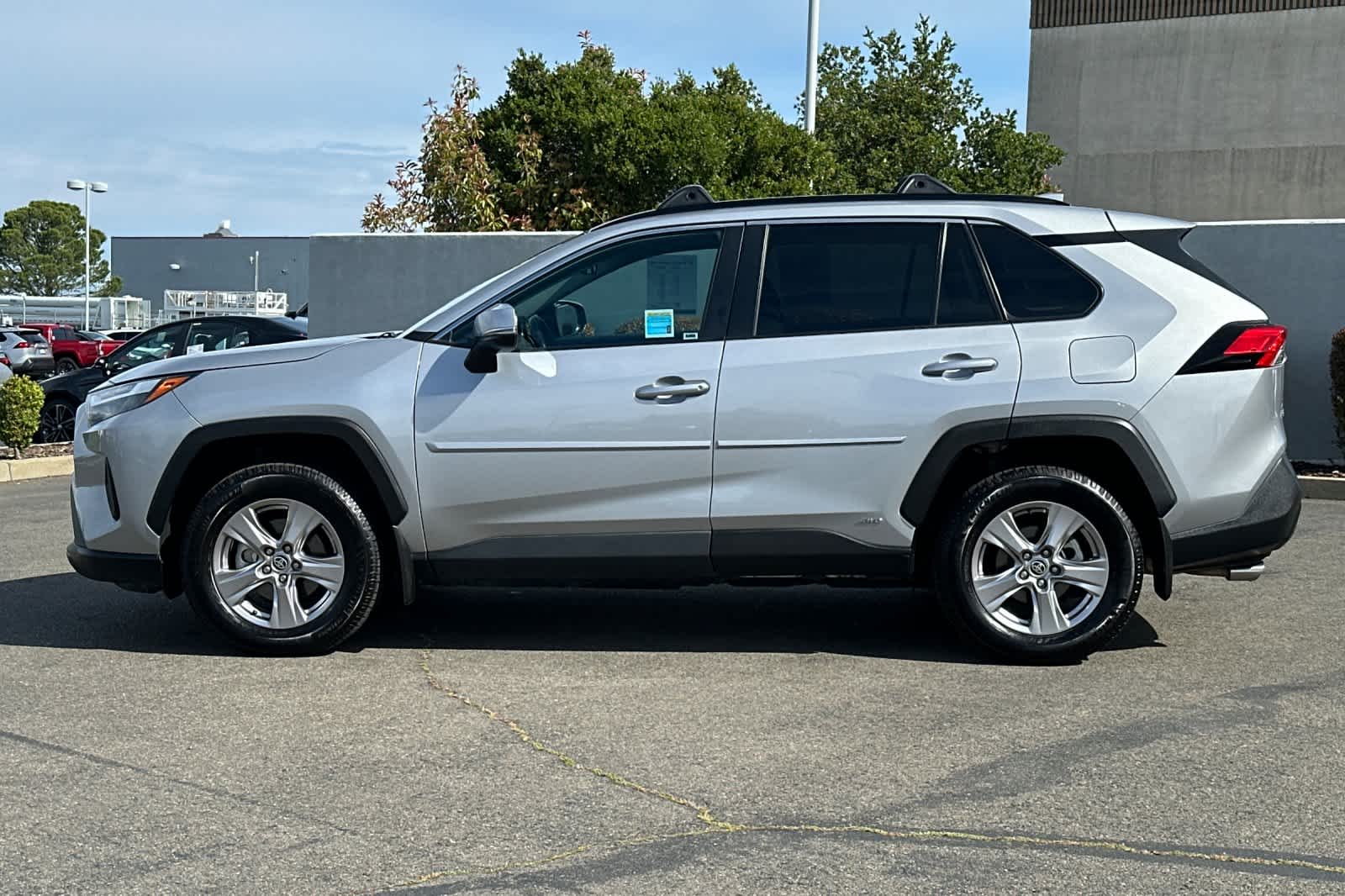 Thumbnail: 2022 Toyota RAV4 - 9