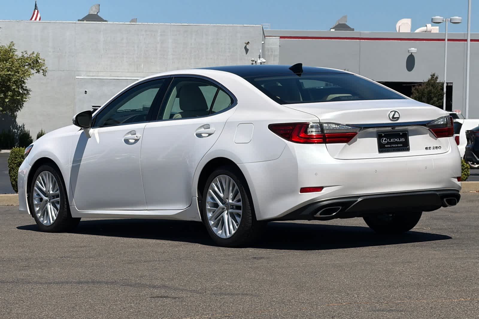 Thumbnail: 2016 Lexus ES - 7