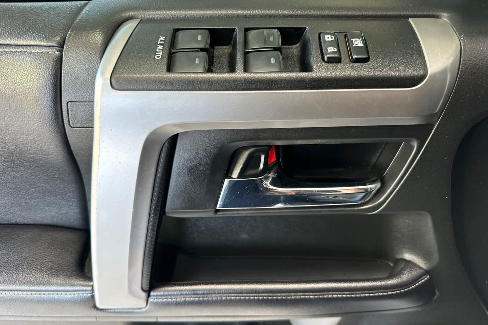 Thumbnail: 2019 Toyota 4Runner - 12