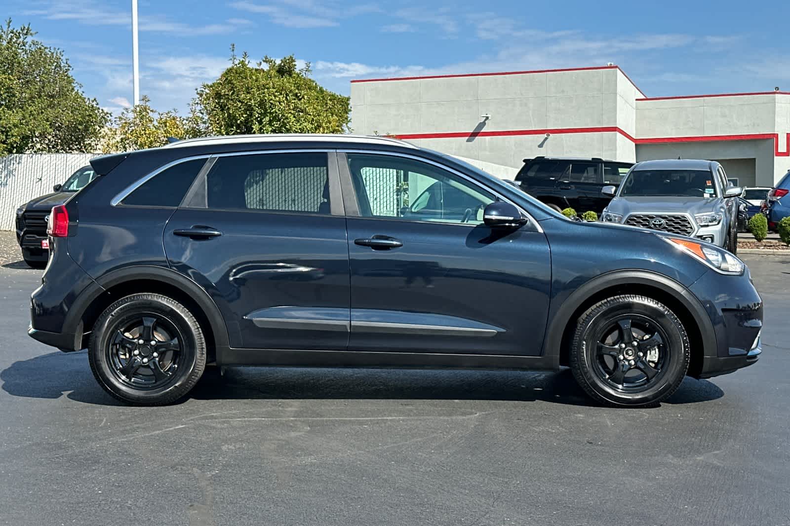 Thumbnail: 2019 Kia Niro - 6