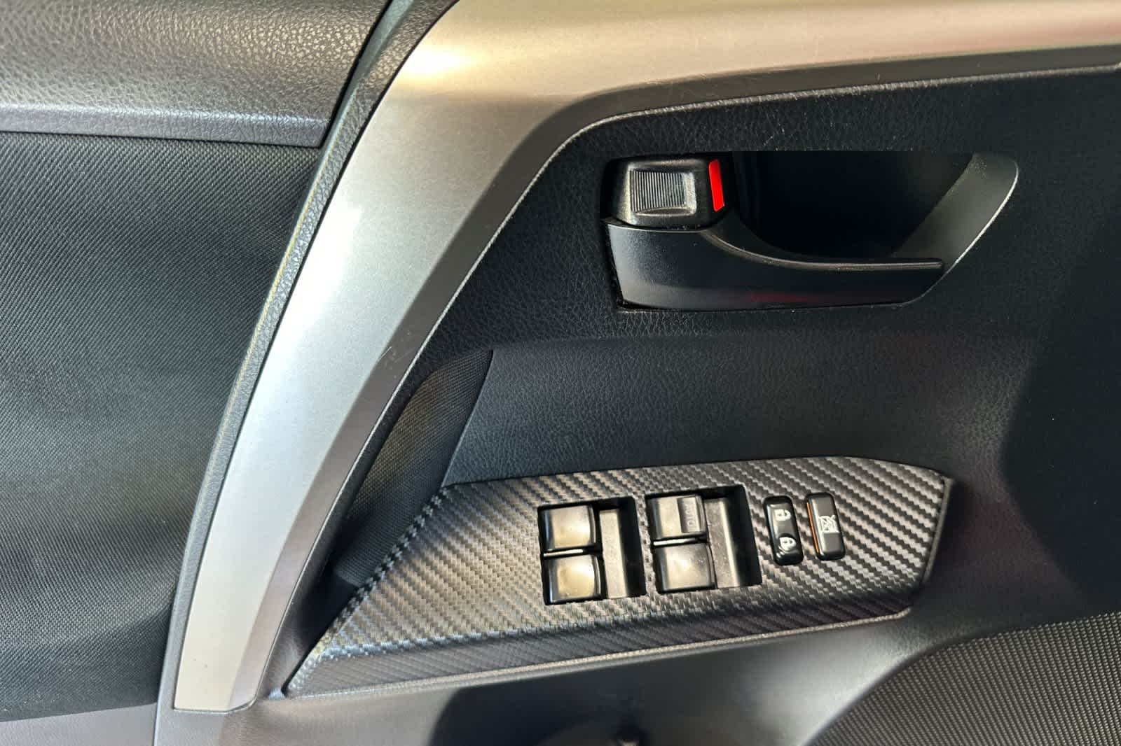Thumbnail: 2015 Toyota RAV4 - 12