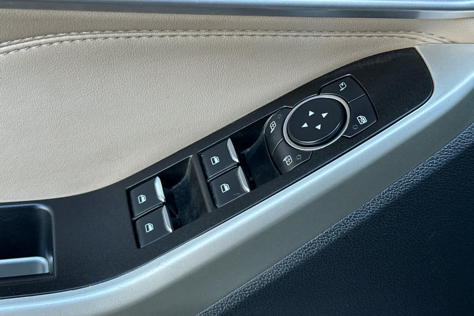 Thumbnail: 2021 Ford Explorer - 13