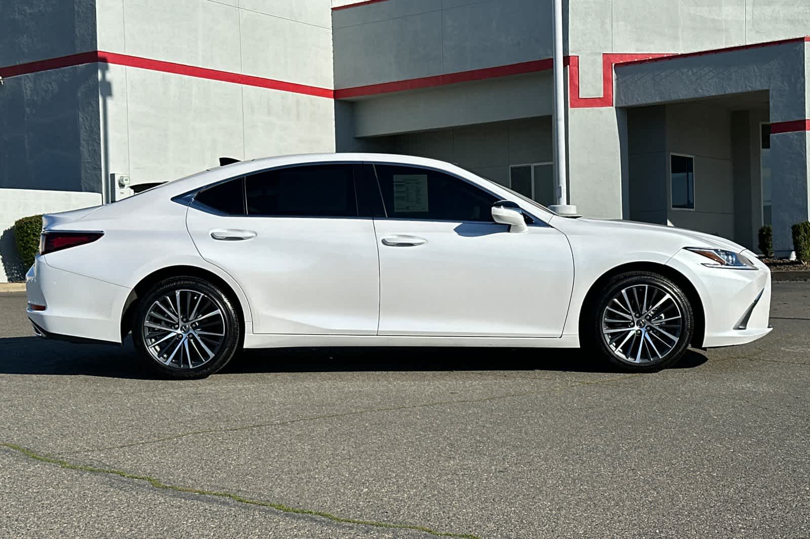 Thumbnail: 2025 Lexus ES - 6