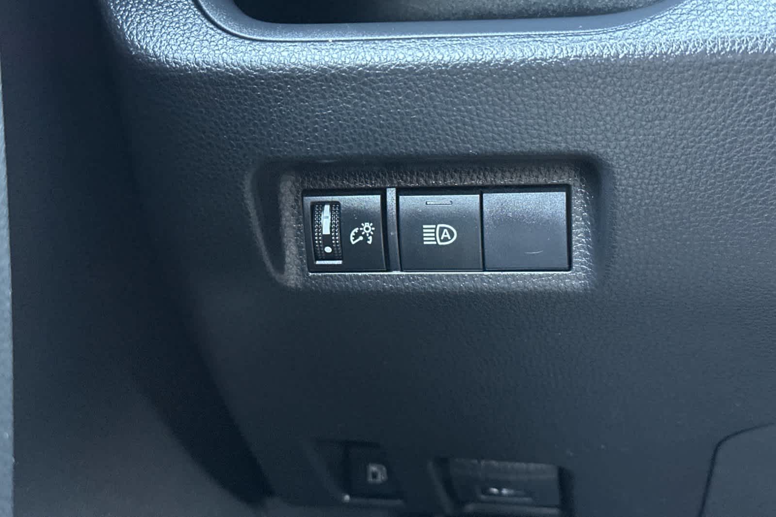 Thumbnail: 2020 Toyota RAV4 - 29