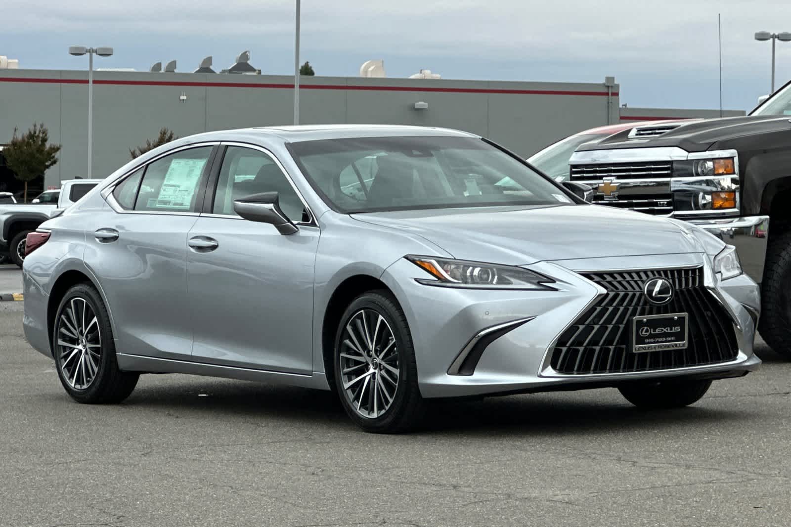 Thumbnail: 2025 Lexus ES - 5