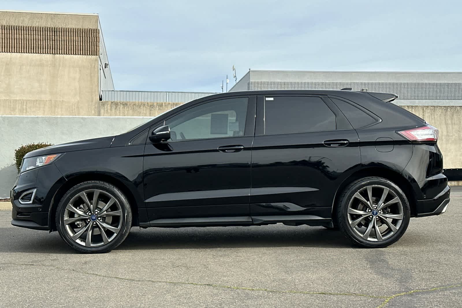 Thumbnail: 2017 Ford Edge - 9
