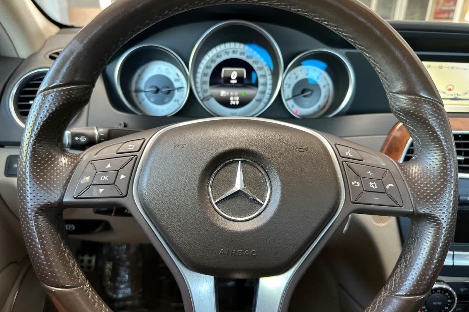 Thumbnail: 2014 Mercedes-Benz C-Class - 23