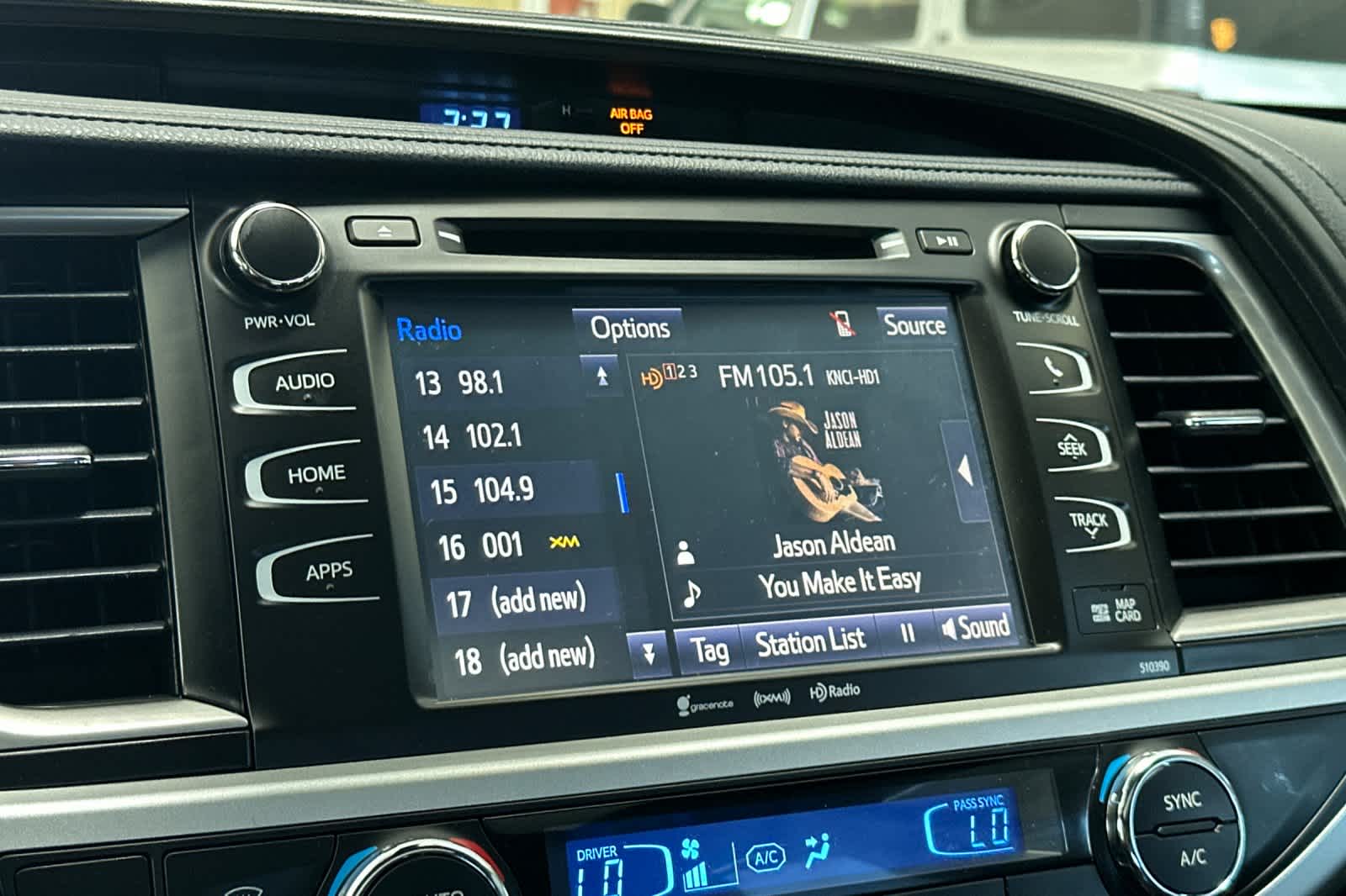 Thumbnail: 2019 Toyota Highlander - 21