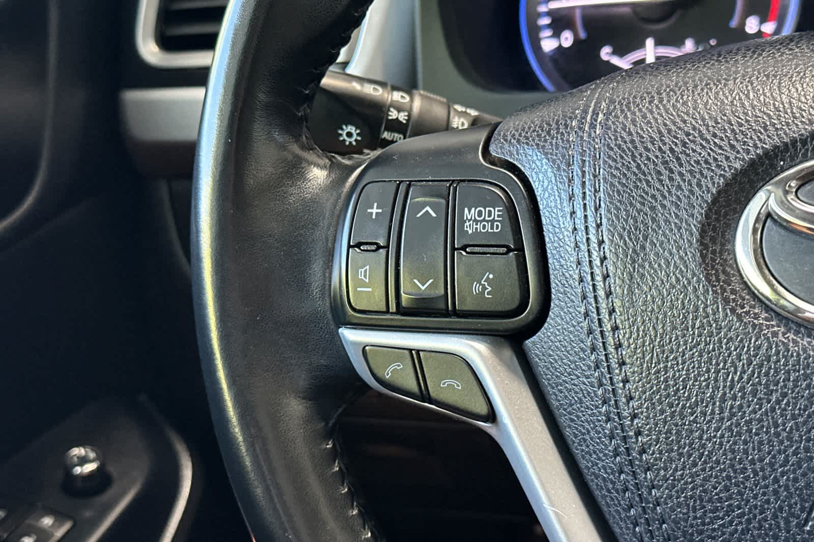 Thumbnail: 2018 Toyota Highlander - 26