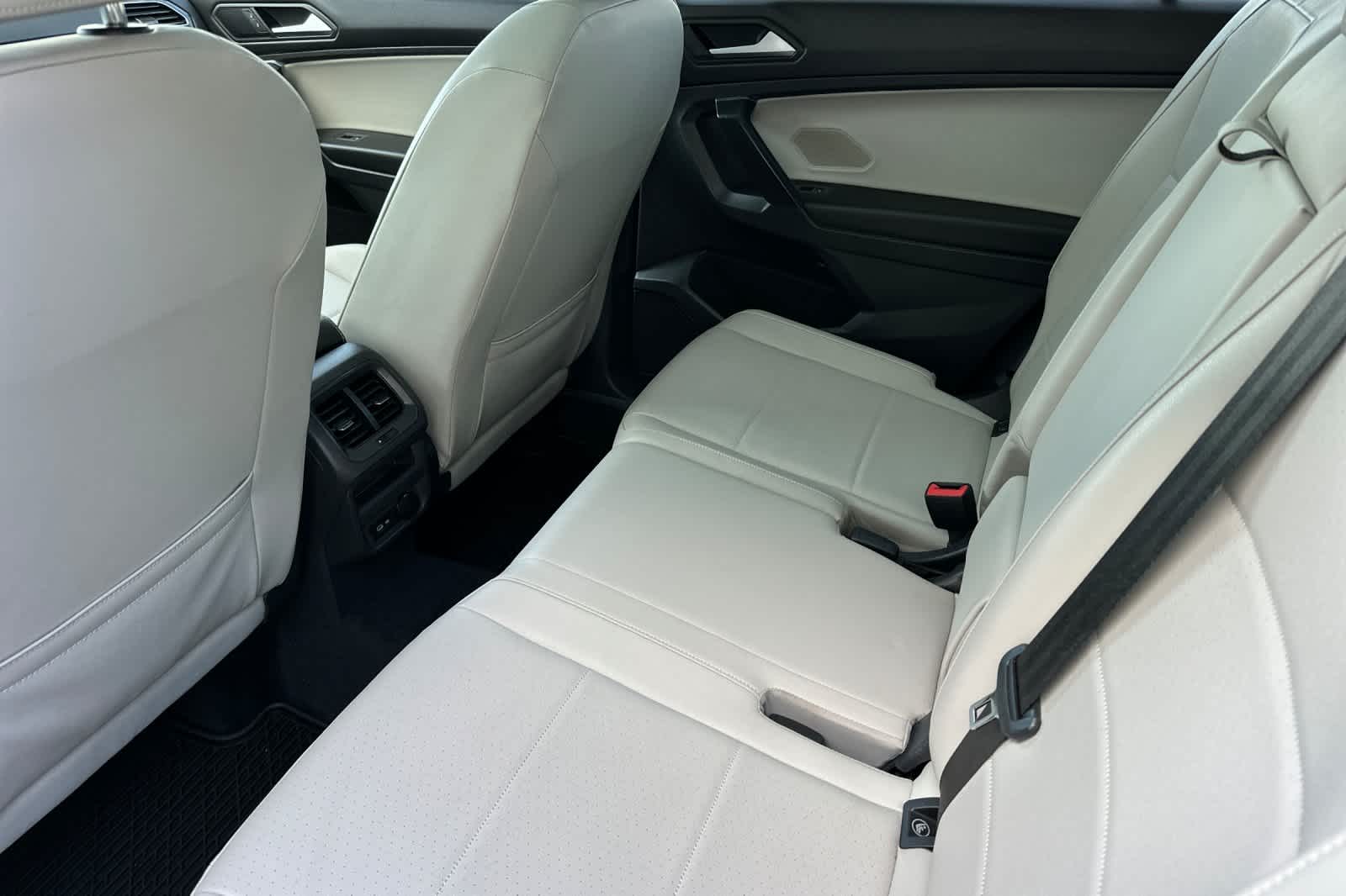 Thumbnail: 2021 Volkswagen Tiguan - 4