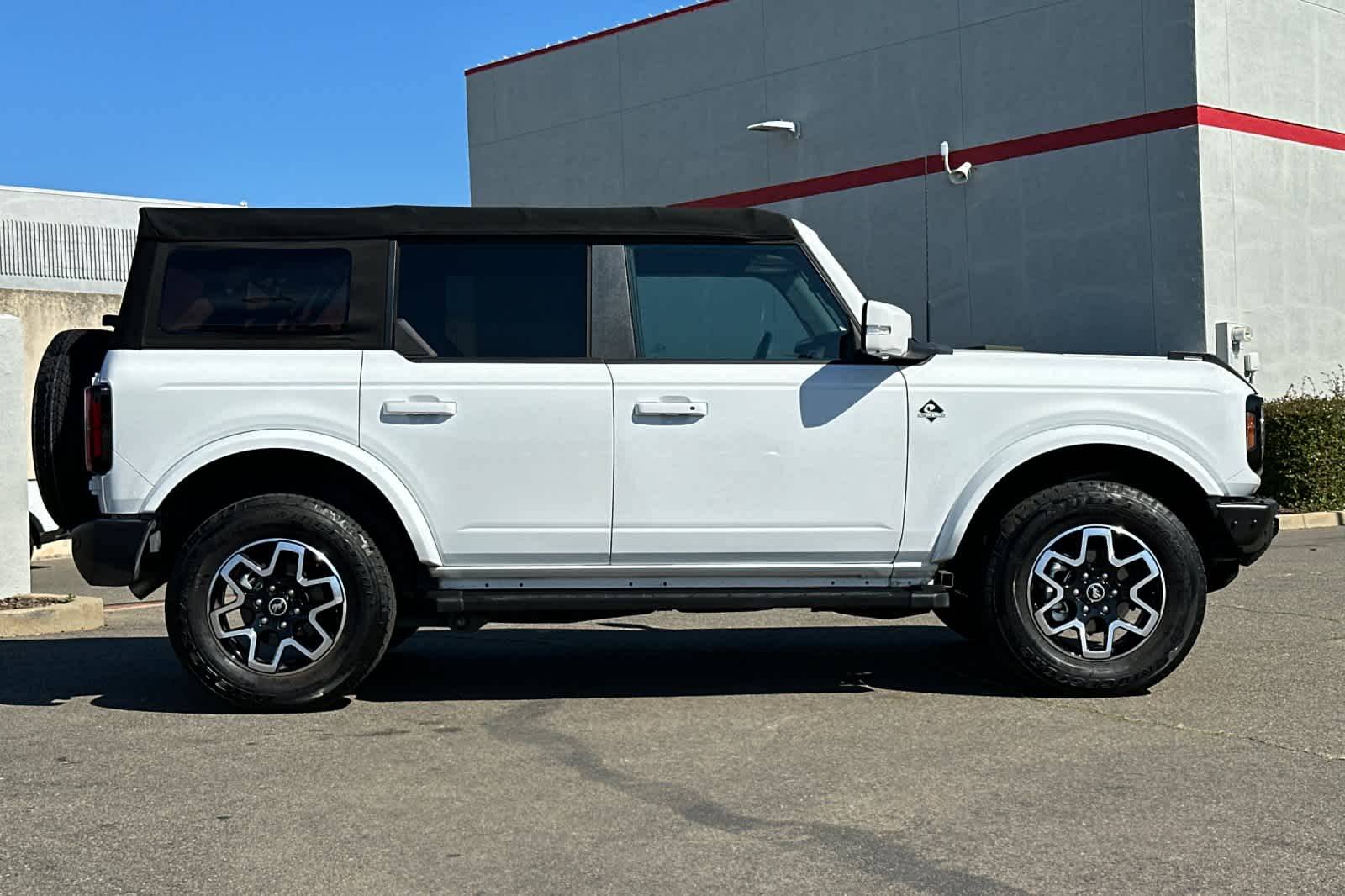 Thumbnail: 2022 Ford Bronco - 6