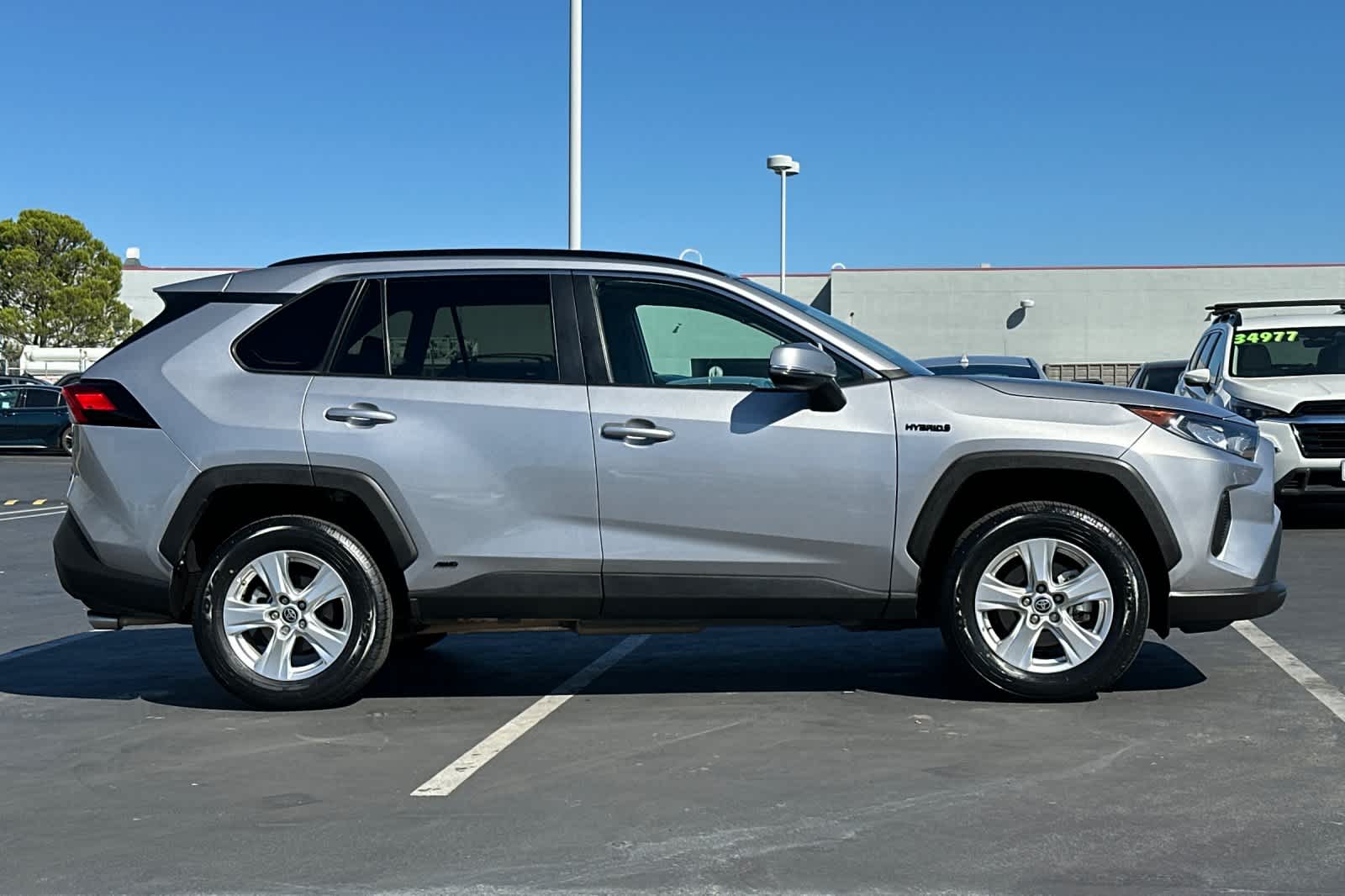 Thumbnail: 2021 Toyota RAV4 - 6