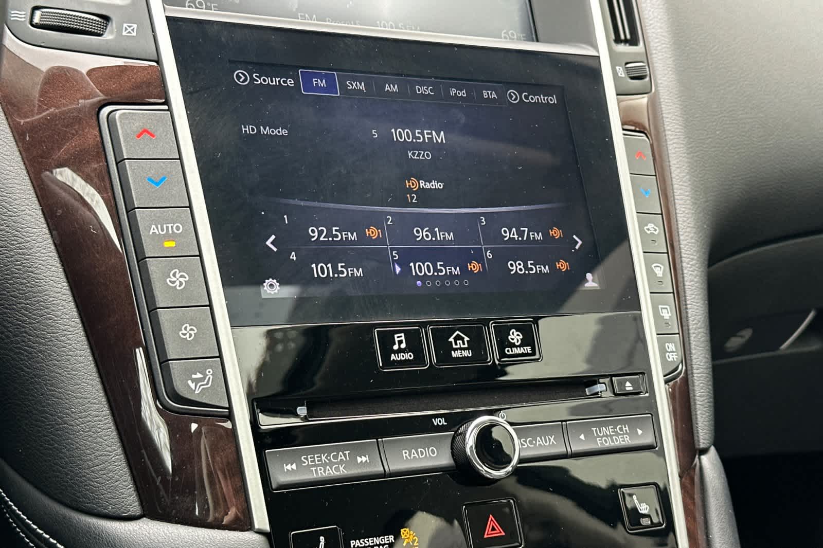 Thumbnail: 2014 INFINITI Q50 - 22