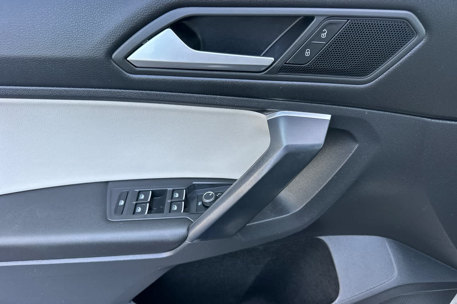 Thumbnail: 2021 Volkswagen Tiguan - 12