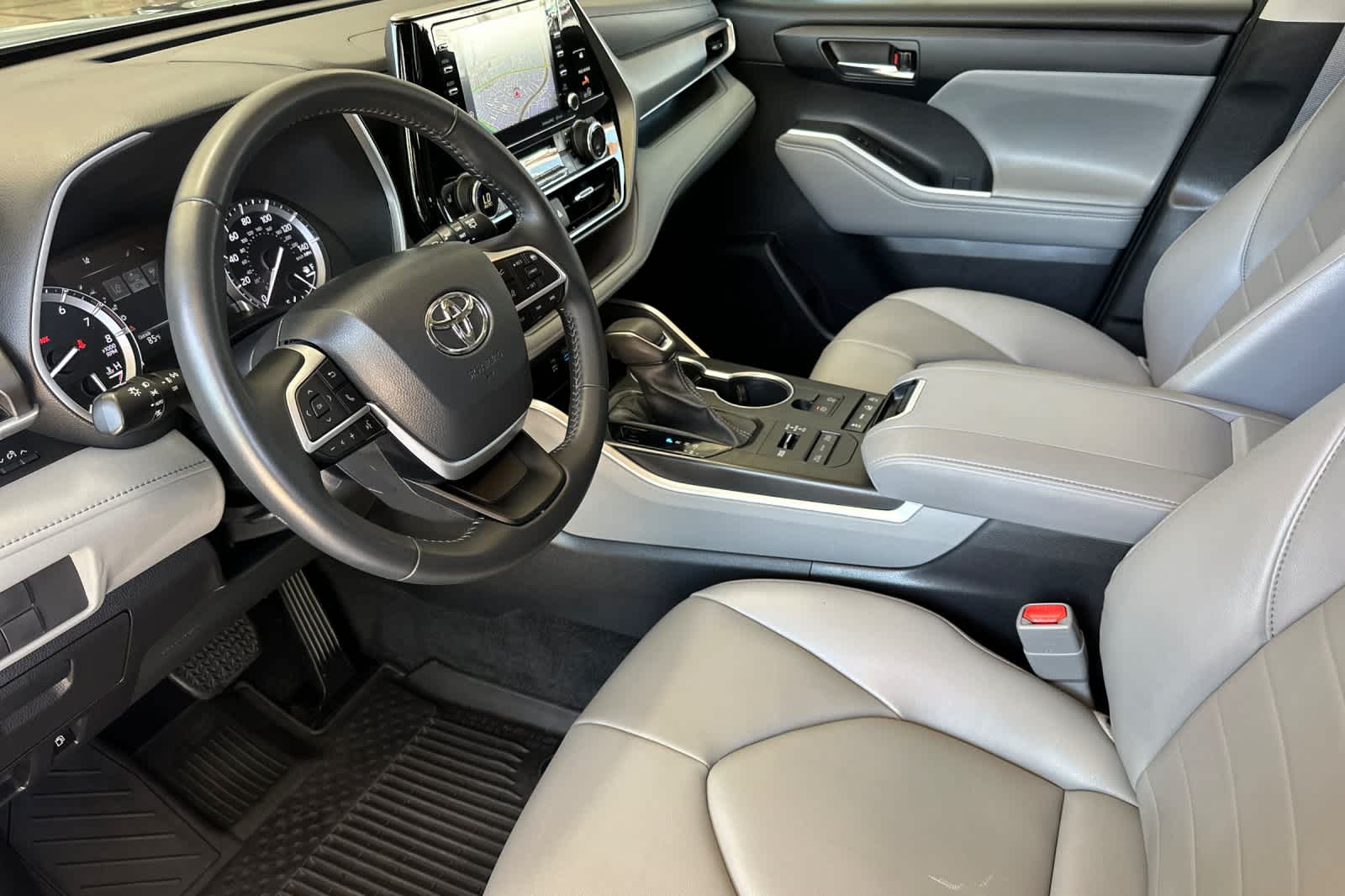 Thumbnail: 2022 Toyota Highlander - 11