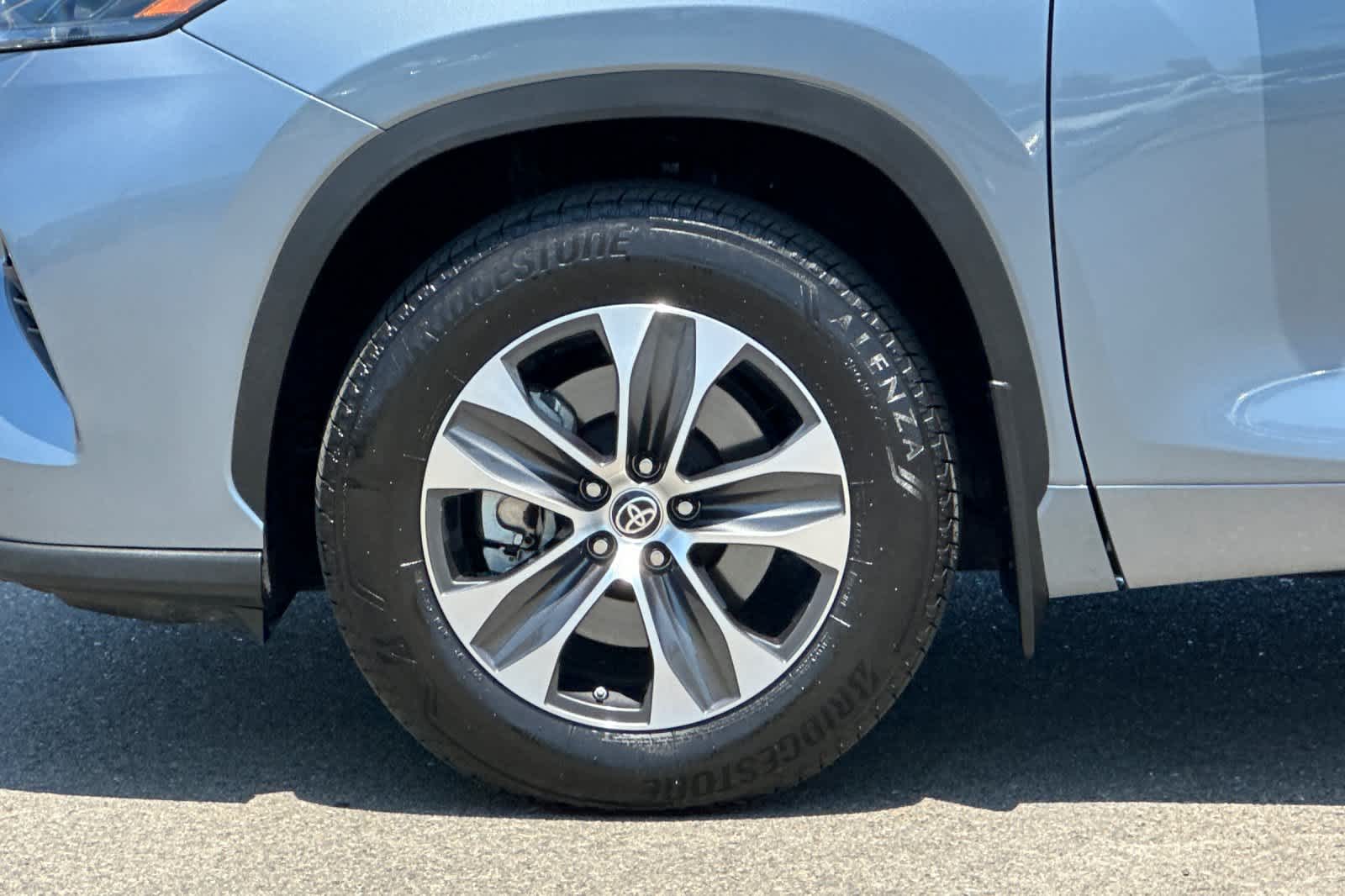 Thumbnail: 2022 Toyota Highlander - 32