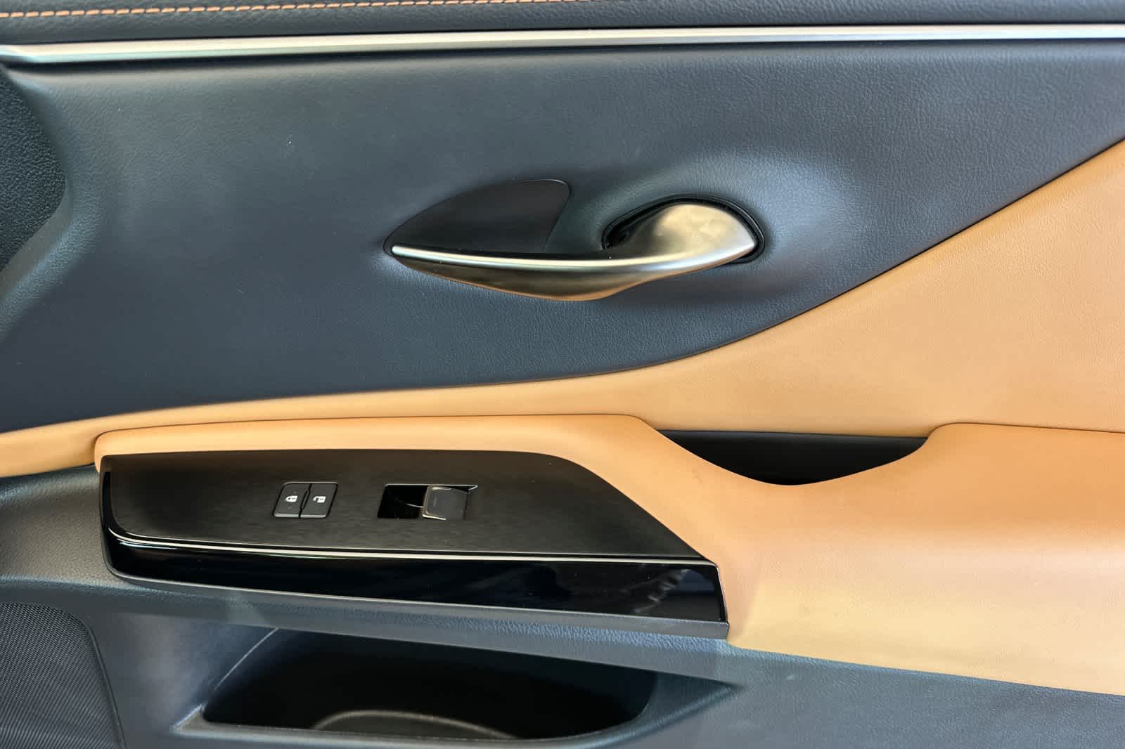 Thumbnail: 2025 Lexus ES - 18