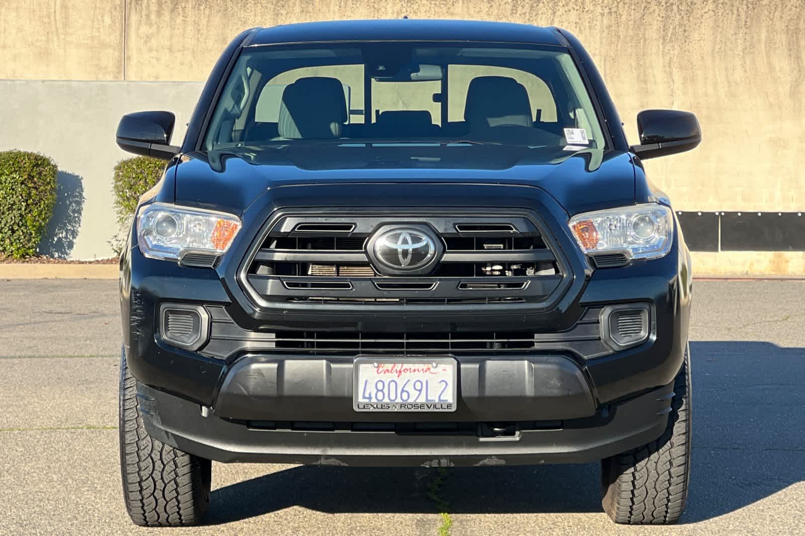 Thumbnail: 2019 Toyota Tacoma - 10