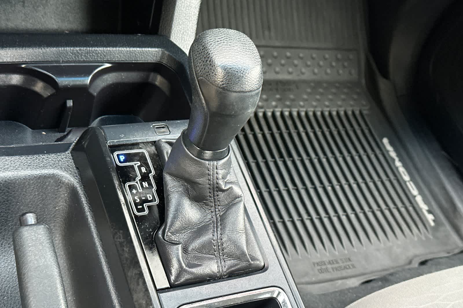 Thumbnail: 2016 Toyota Tacoma - 21