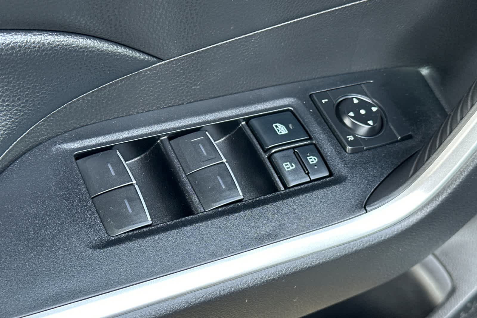 Thumbnail: 2022 Toyota RAV4 - 13