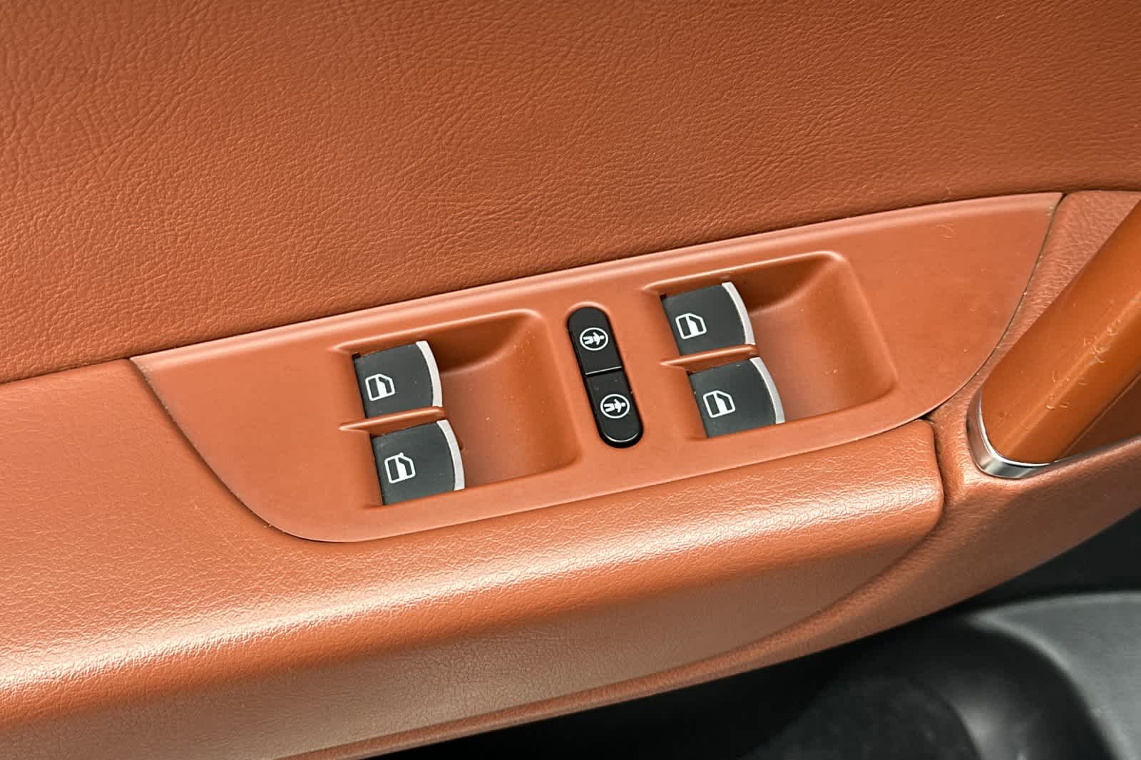 Thumbnail: 2016 Volkswagen Touareg - 13