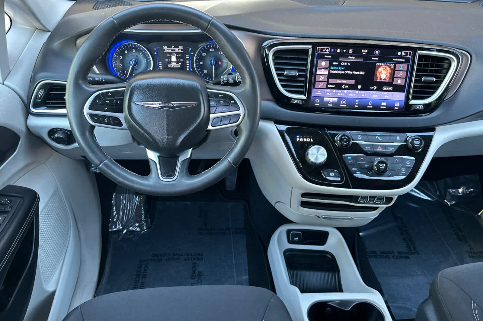 Thumbnail: 2022 Chrysler Voyager - 14