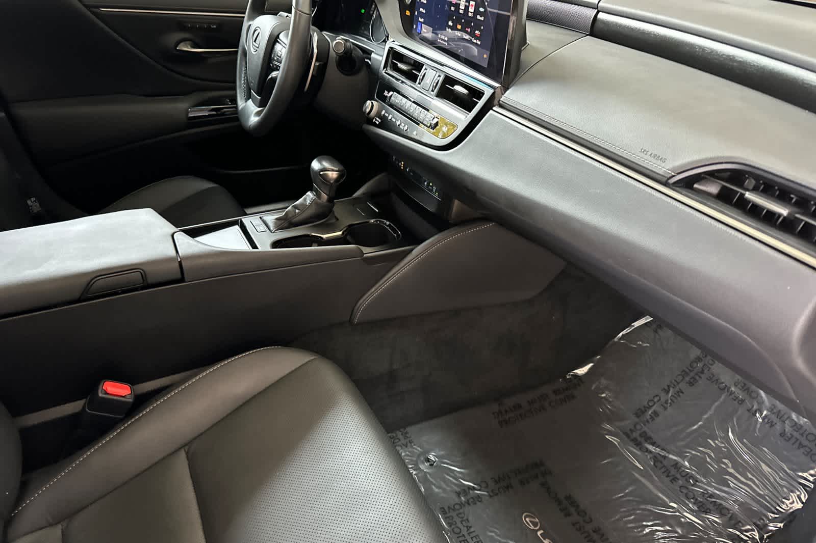 Thumbnail: 2023 Lexus ES - 16