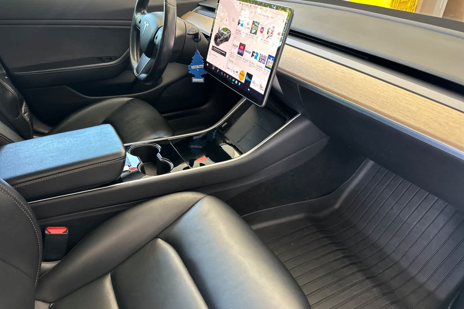 Thumbnail: 2019 Tesla Model 3 - 16
