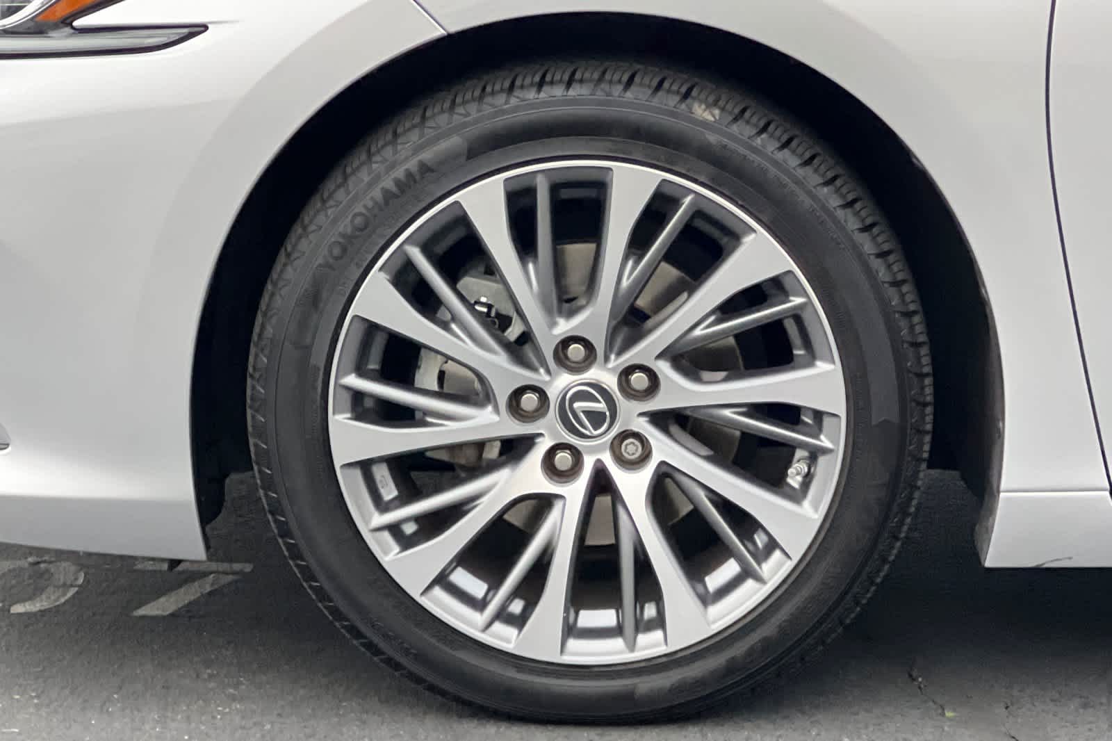 Thumbnail: 2019 Lexus ES - 28