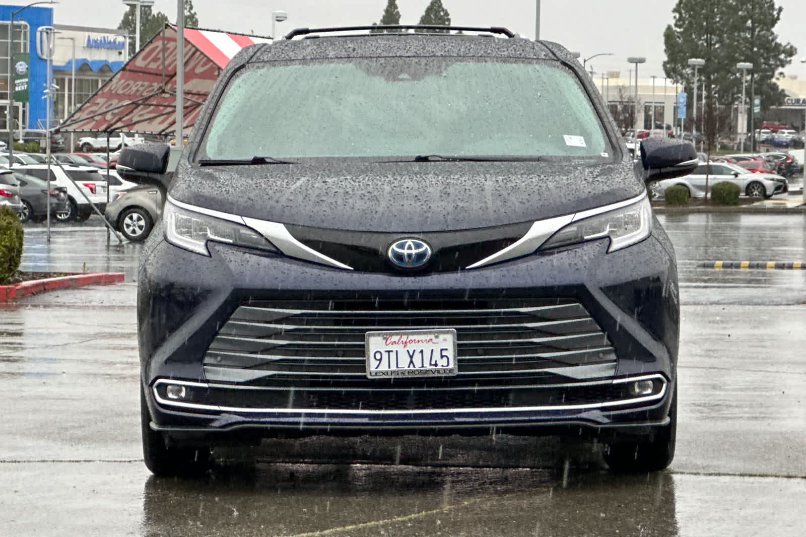Thumbnail: 2022 Toyota Sienna - 10