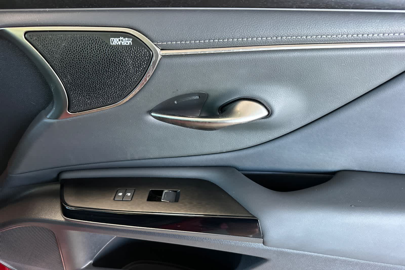 Thumbnail: 2025 Lexus ES - 18