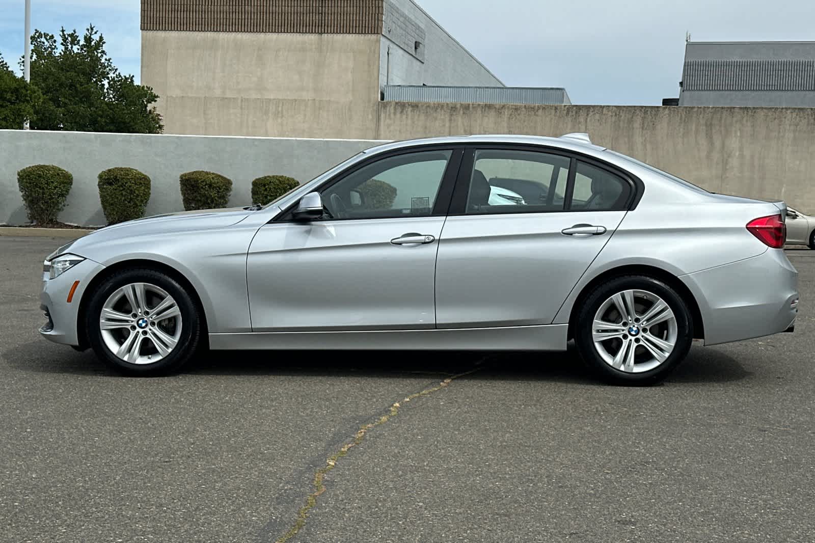 Thumbnail: 2016 BMW 3 Series - 9