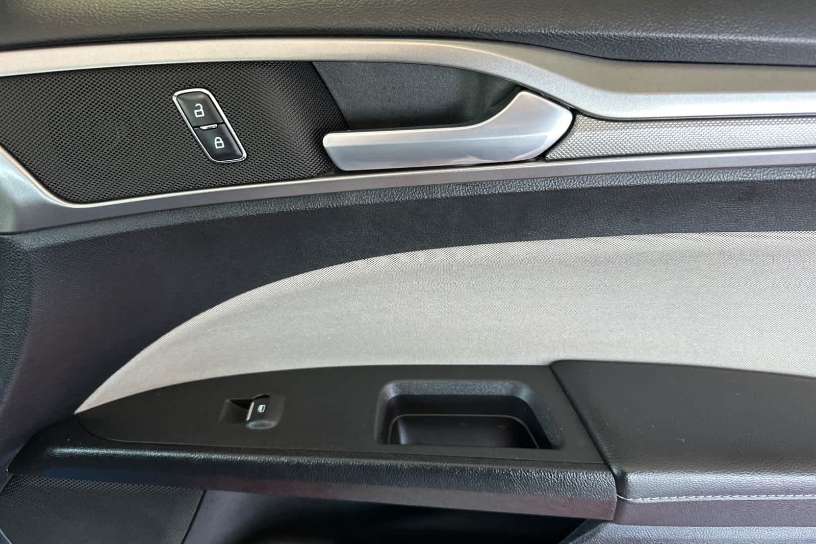 2018 Ford Fusion S 17