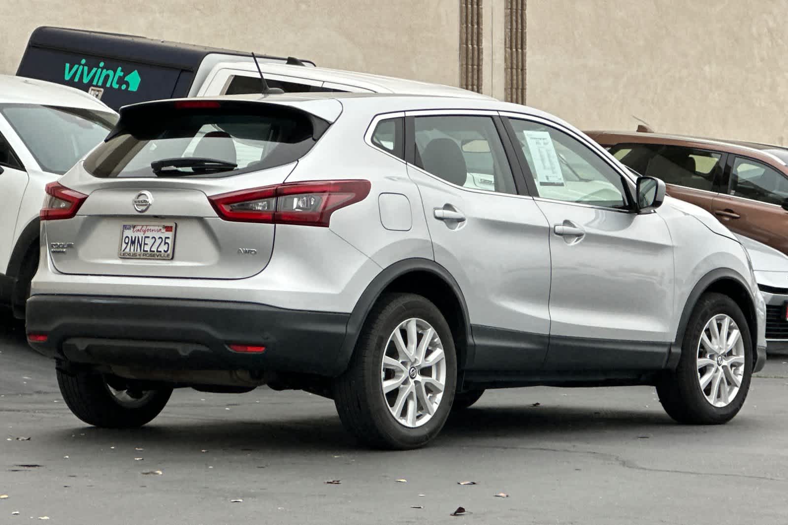 Thumbnail: 2022 Nissan Rogue Sport - 2