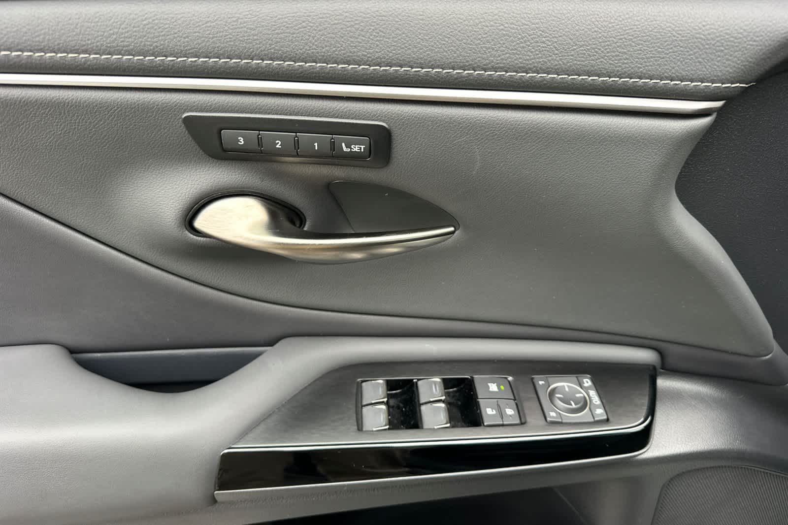 Thumbnail: 2024 Lexus ES - 12