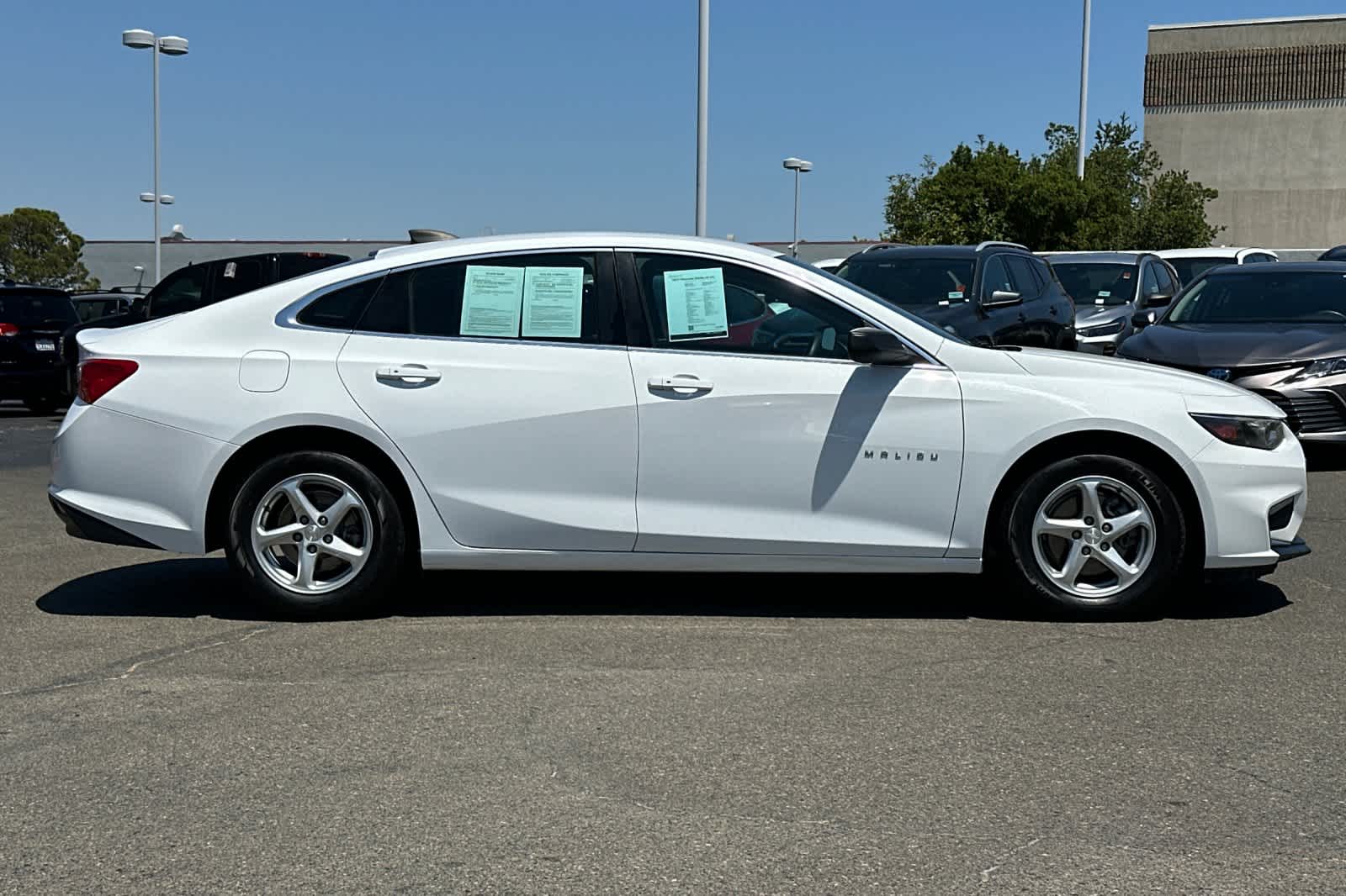 Thumbnail: 2017 Chevrolet Malibu - 6