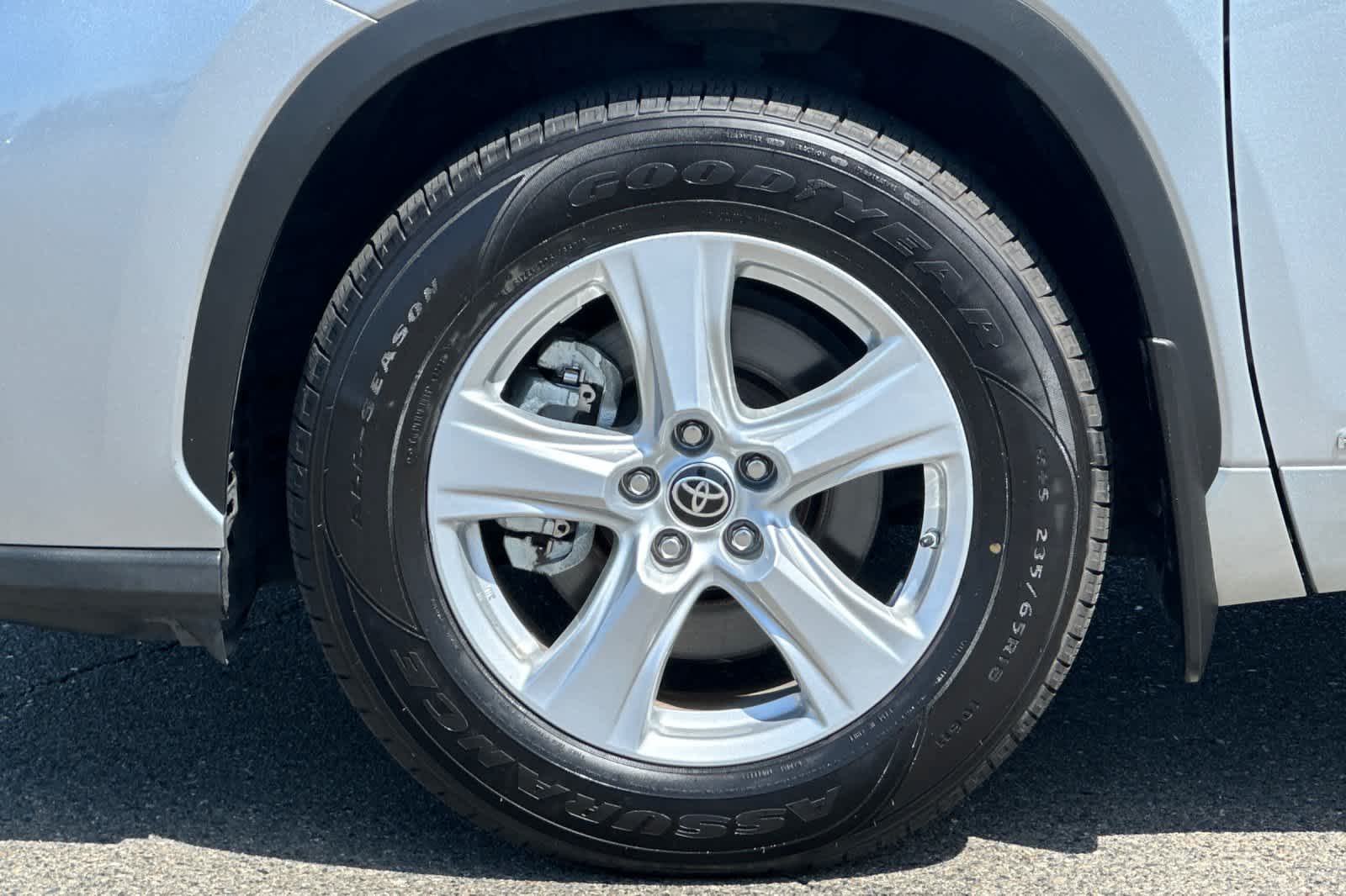 Thumbnail: 2022 Toyota Highlander - 32