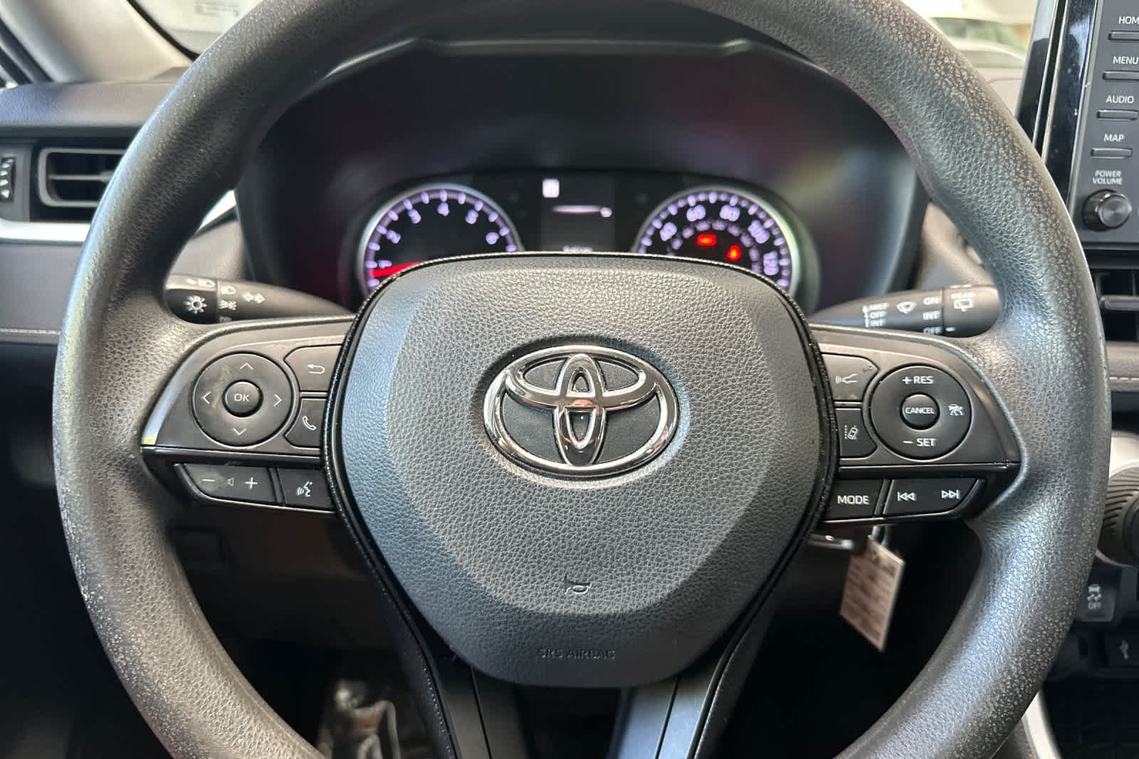 2020 Toyota RAV4 LE 23