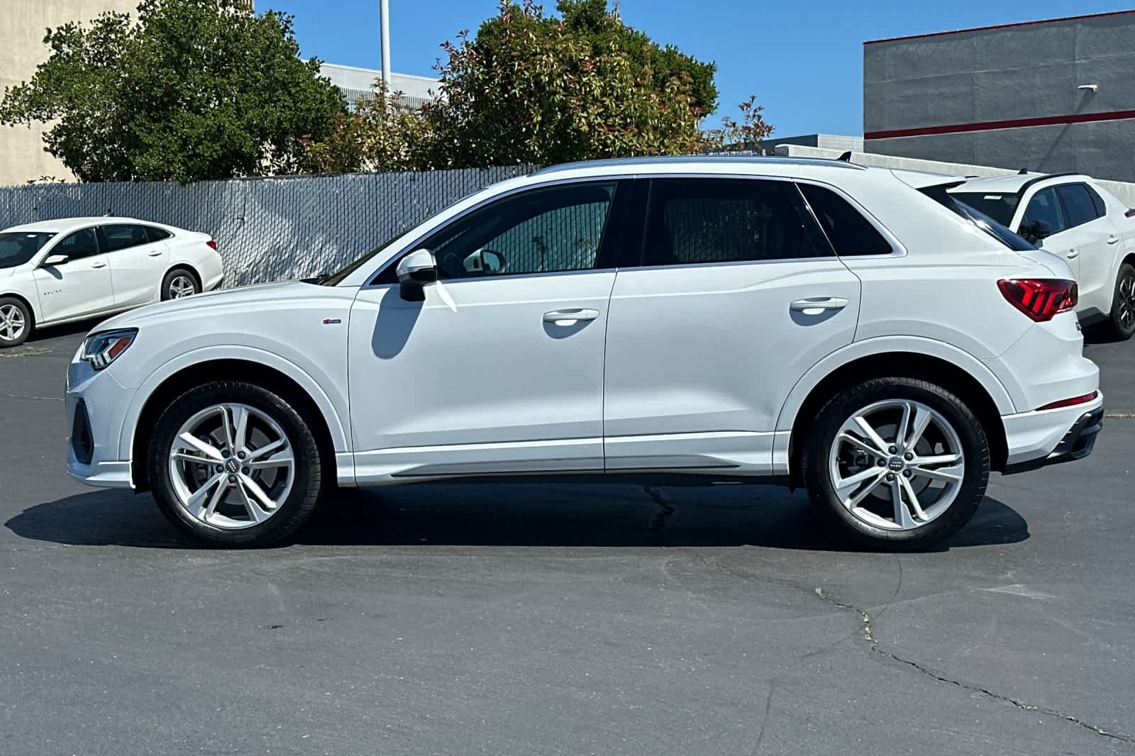 Thumbnail: 2020 Audi Q3 - 9