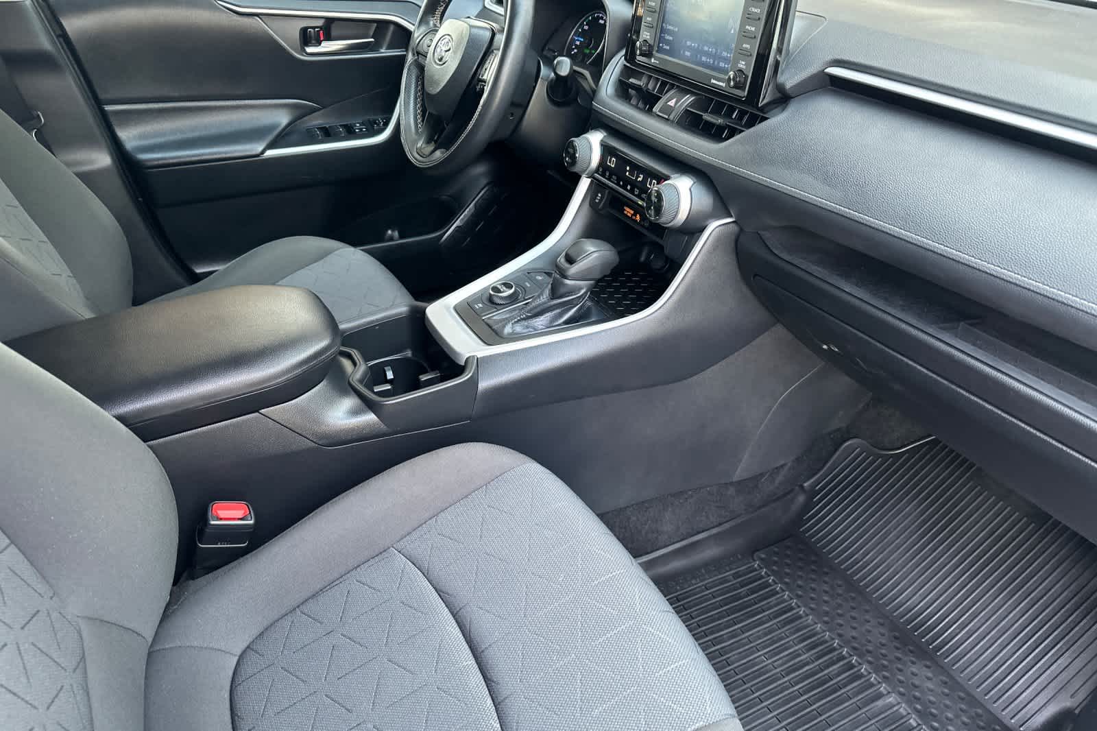 Thumbnail: 2022 Toyota RAV4 - 17