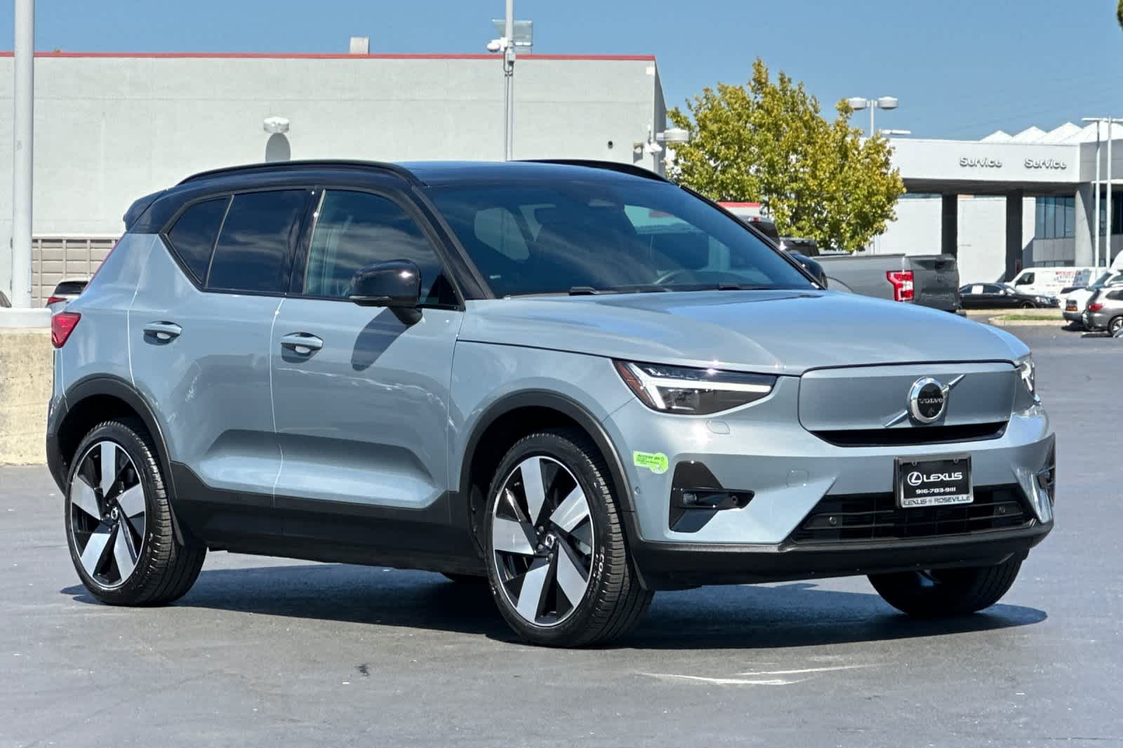 Thumbnail: 2023 Volvo XC40 - 5