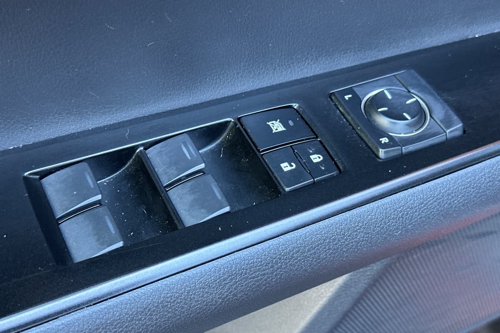 Thumbnail: 2019 Lexus UX - 13