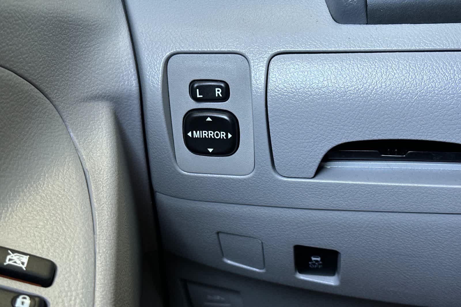 Thumbnail: 2010 Toyota Camry - 25